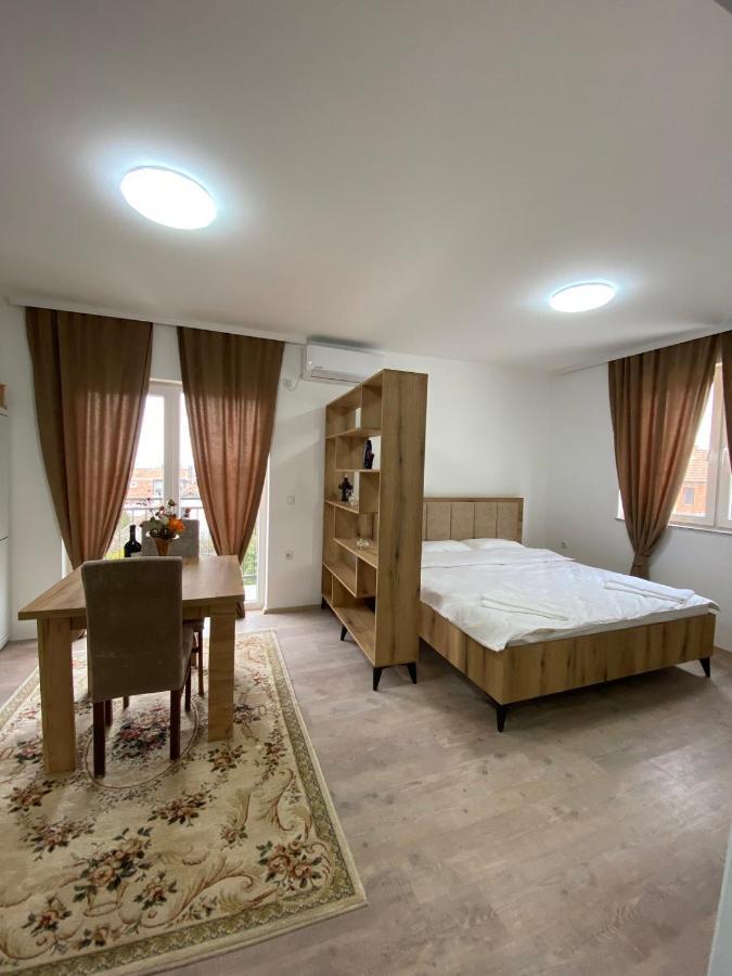 White Apartments Kosovo Polje Екстериор снимка