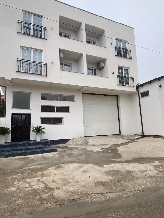 White Apartments Kosovo Polje Екстериор снимка