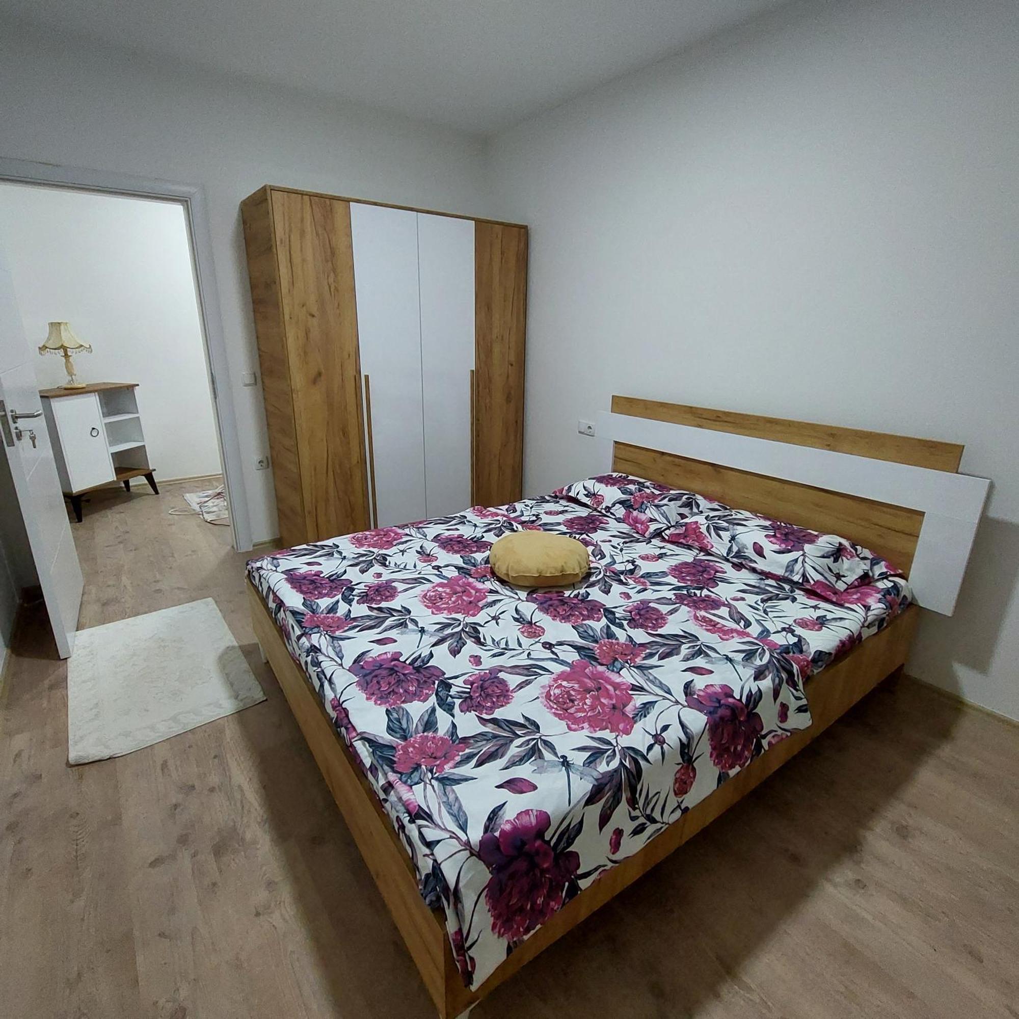 White Apartments Kosovo Polje Екстериор снимка