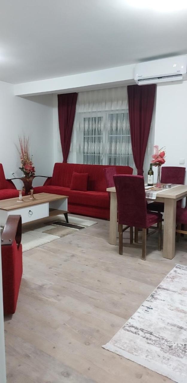 White Apartments Kosovo Polje Стая снимка